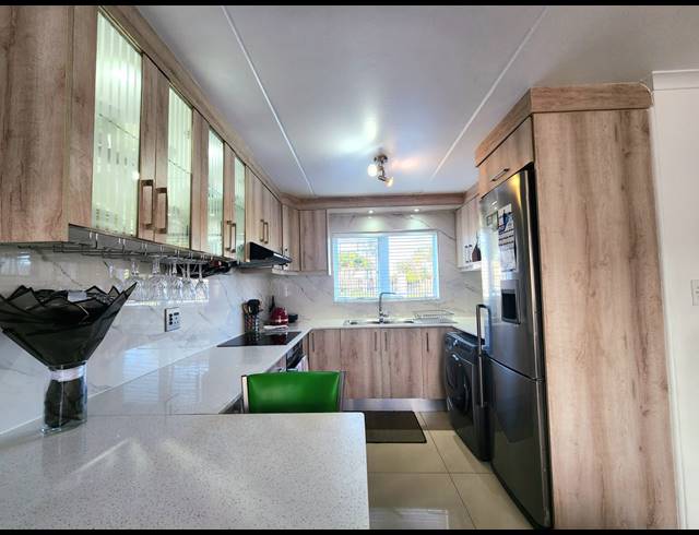 2 BEDROOM APARTMENT FOR SALE IN GOODWOOD PARK